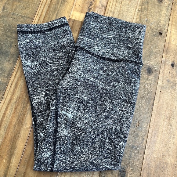 Lululemon Wunder Under high rise crop - Picture 2 of 6